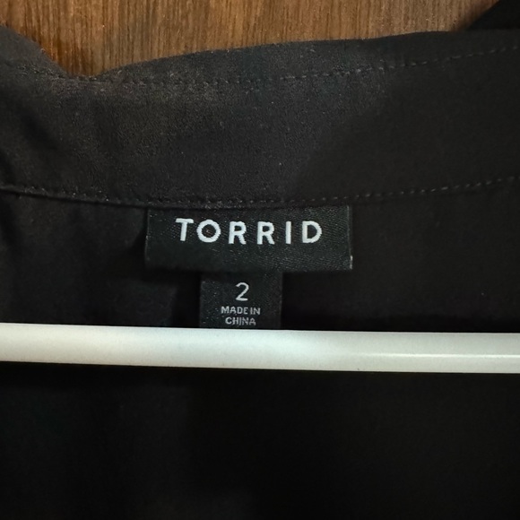 Black Torrid Tank Top with White Trim Size 2 - Picture 3 of 3